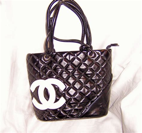 quilted black and white chanel purse